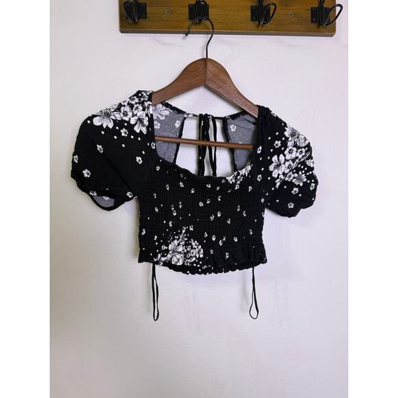 Black Floral Smocked Puff Sleeve Crop Top Square Neck Tie Back Boho Size 2 - Picture 2 of 4